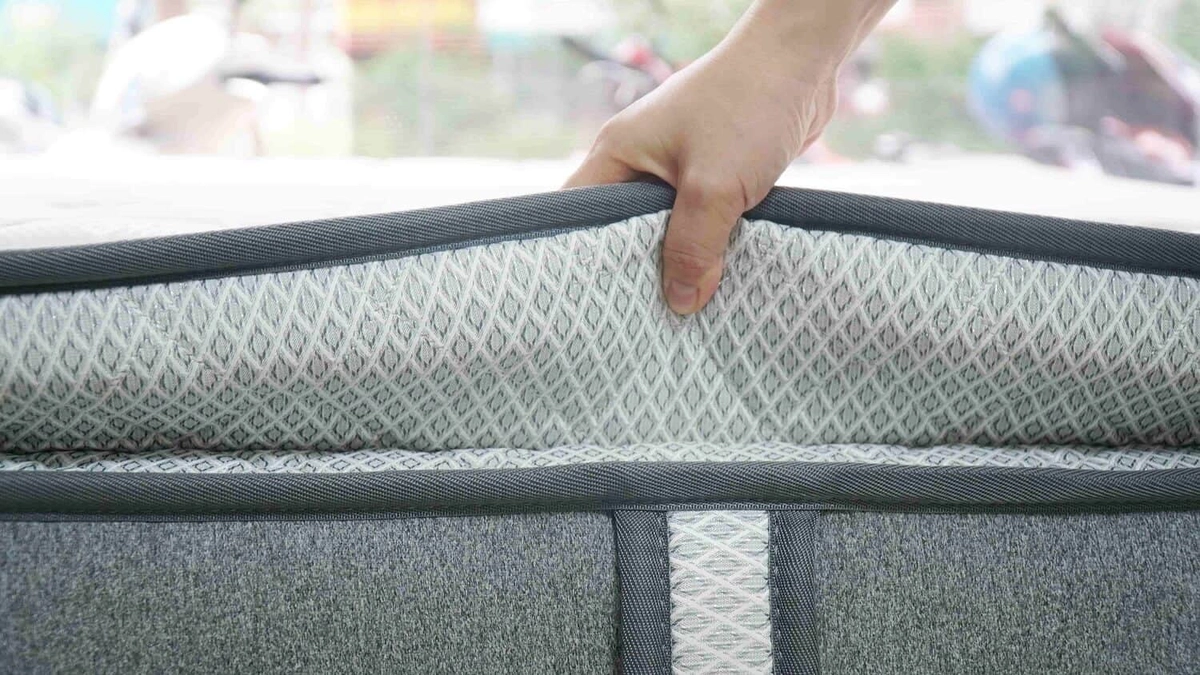 cận cảnh nệm lò xo Dunlopillo với lớp bọc sang trọng