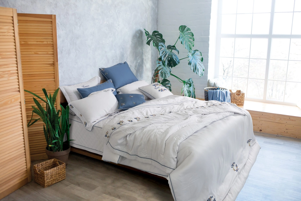 Chăn Everon phủ giường queen vừa vặn tinh tế