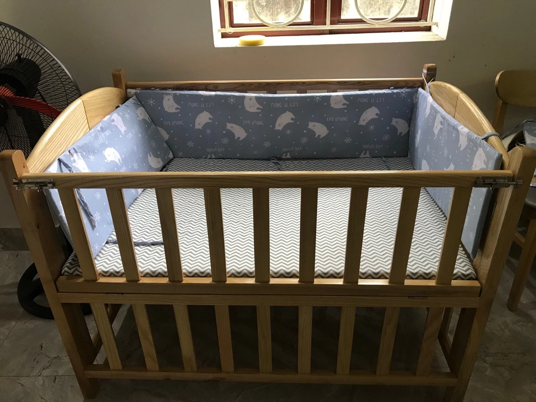 Lắp đặt đệm nôi chống trào Moony trong cũi bé