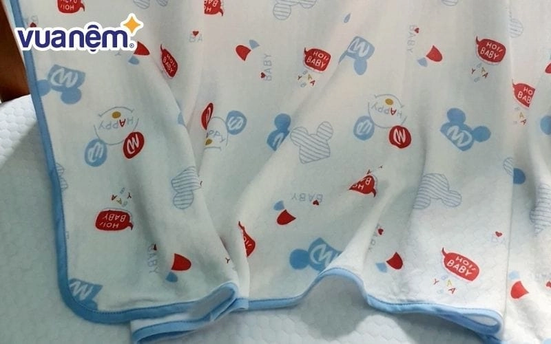 Lớp sợi mềm mịn của chăn Everon cận cảnh