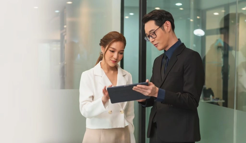 Nhân viên tư vấn đệm Everon tại đại lý ủy quyền