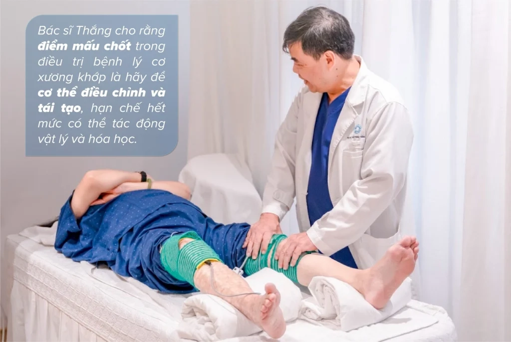Bác sĩ cơ xương khớp tư vấn Tempur cho bệnh nhân