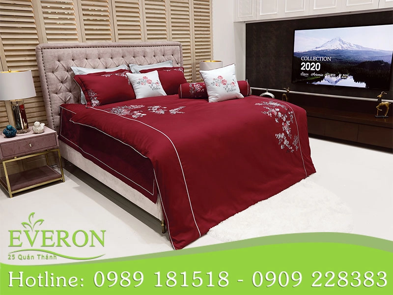 Bảng kích thước chăn Everon đặt trên giường