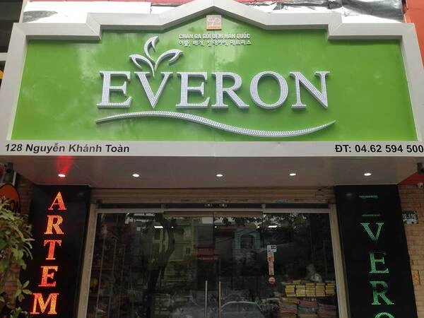 Bảng treo giá ưu đãi Everon tại cửa hàng