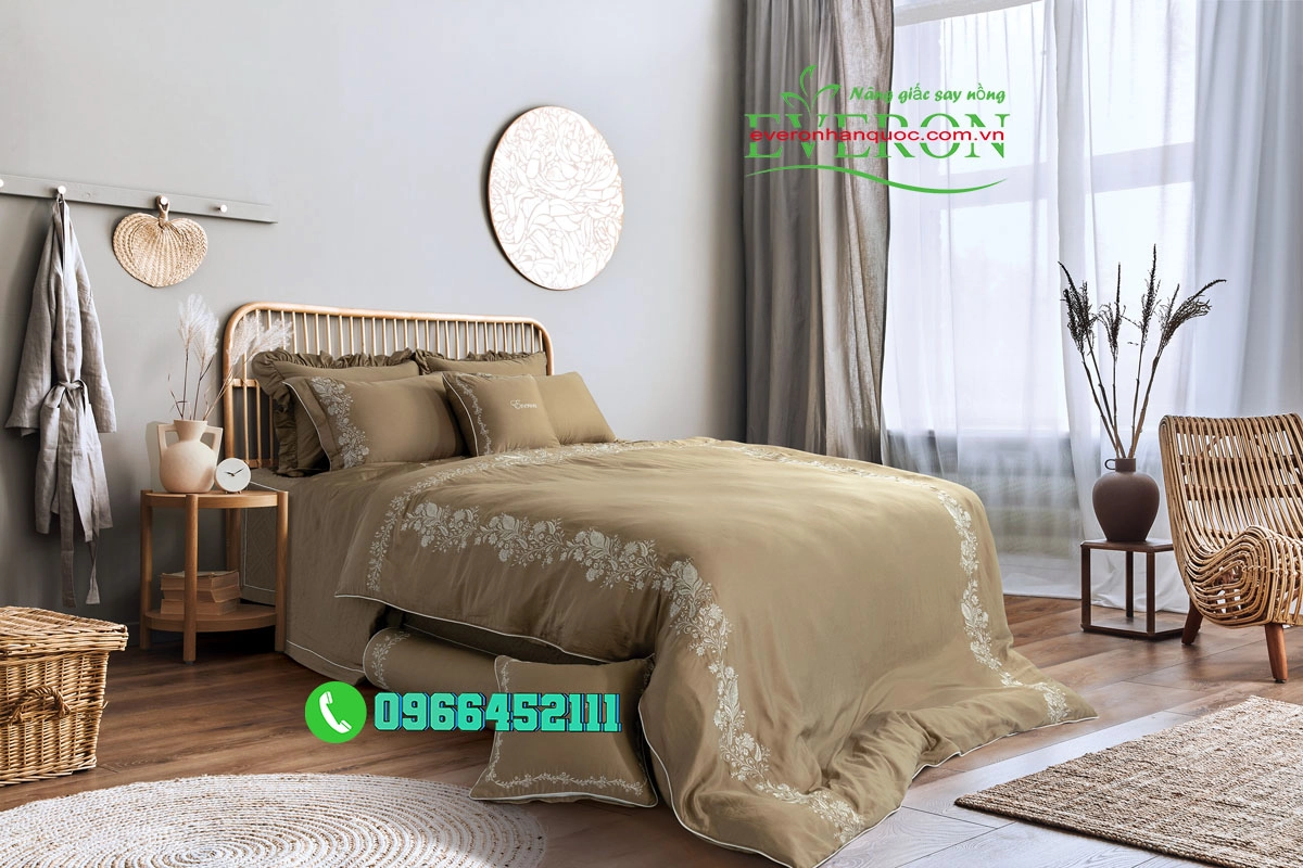 Bộ chăn ga Everon màu trung tính phối nội thất
