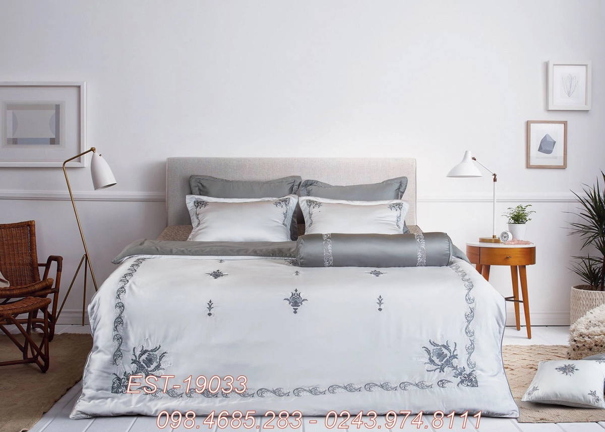 Bộ chăn ga gối Everon bày trên giường queen size
