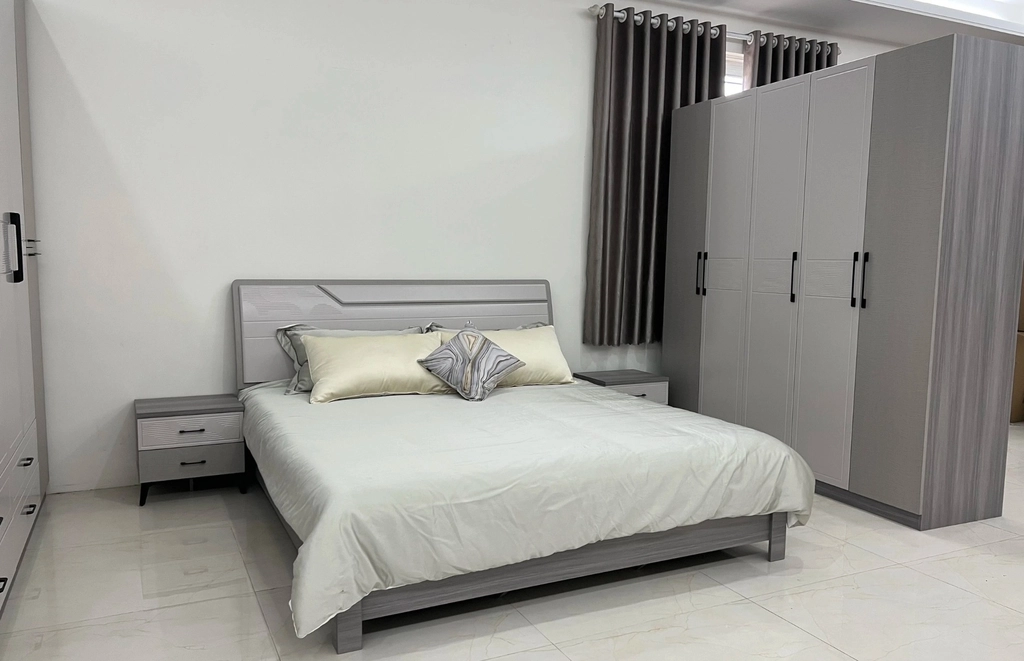 Bộ Việt Thắng cạnh bộ nhập khẩu trên giường