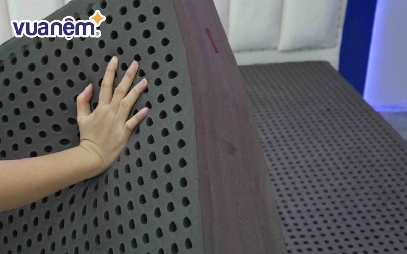 cận cảnh cấu trúc lỗ thoáng nệm Kim Đan