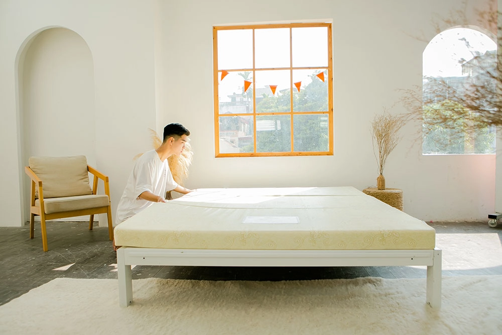 cận cảnh lớp foam và cao su thiên nhiên Nệm Kim Cương