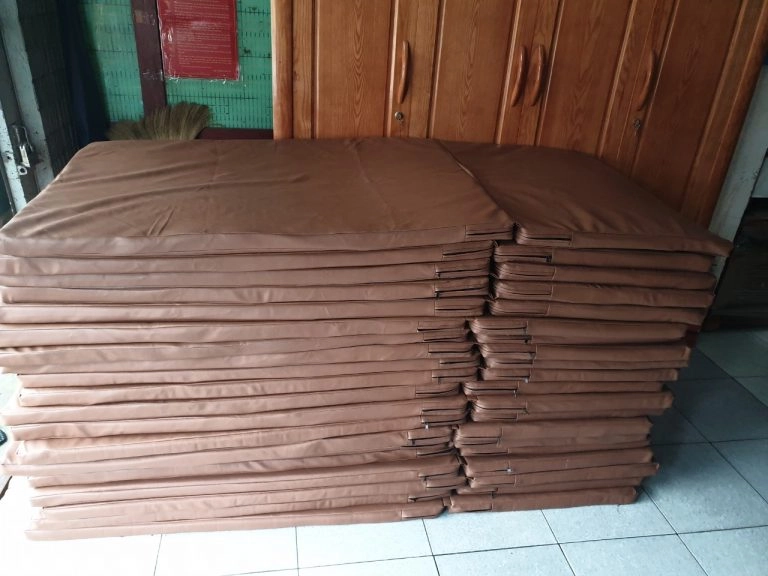 Cấu tạo nệm nước y tế minh họa cắt lớp