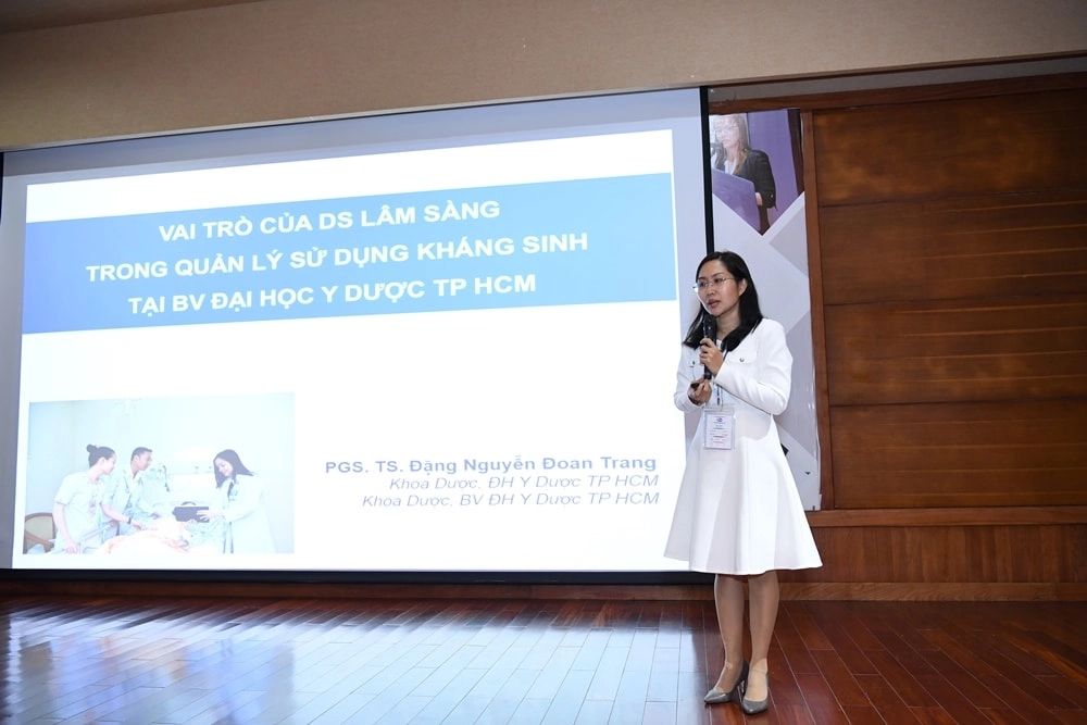 chăm sóc toàn diện cùng đệm nước chống loét