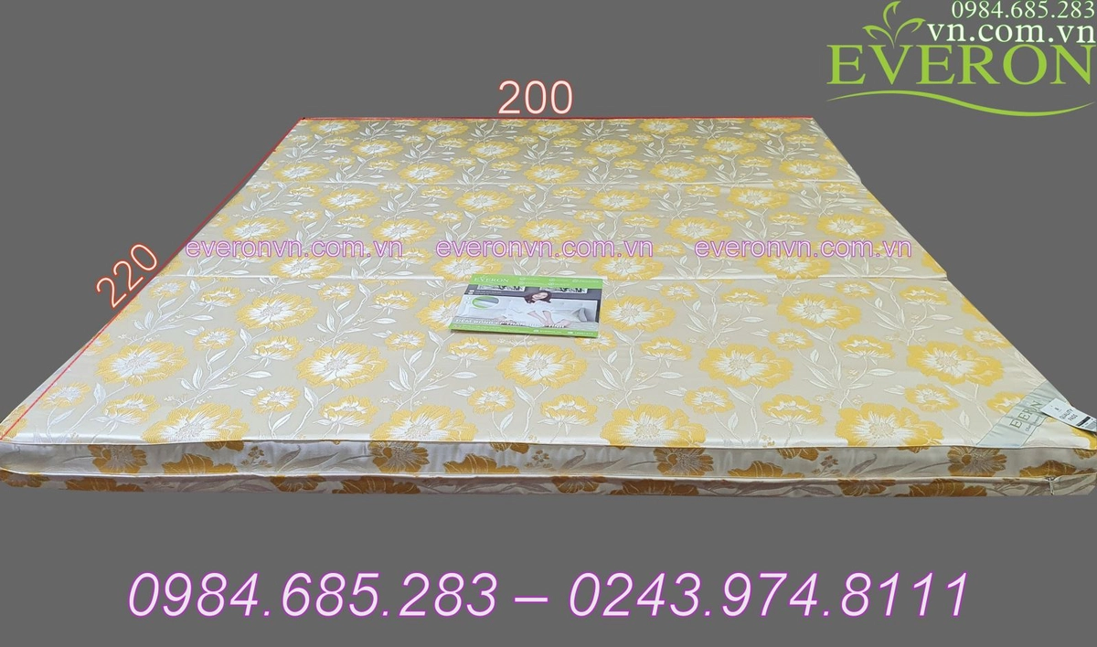 chăn bông Everon nhiều độ dày trưng bày