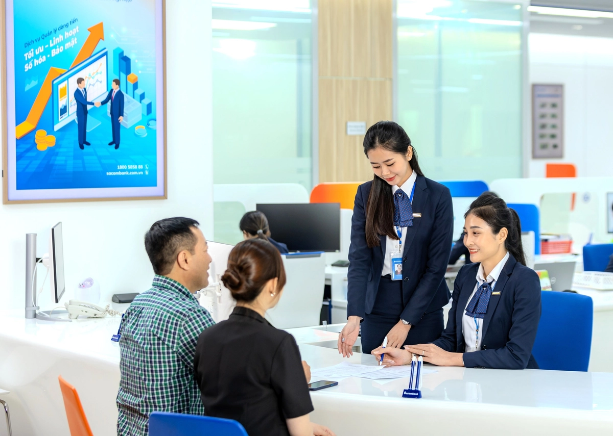 chuyên gia tư vấn khách hàng về đệm Everon tại quầy