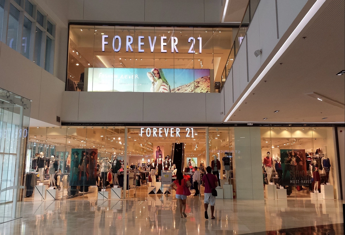cửa hàng Forever Hoàng Hải trưng bày sản phẩm