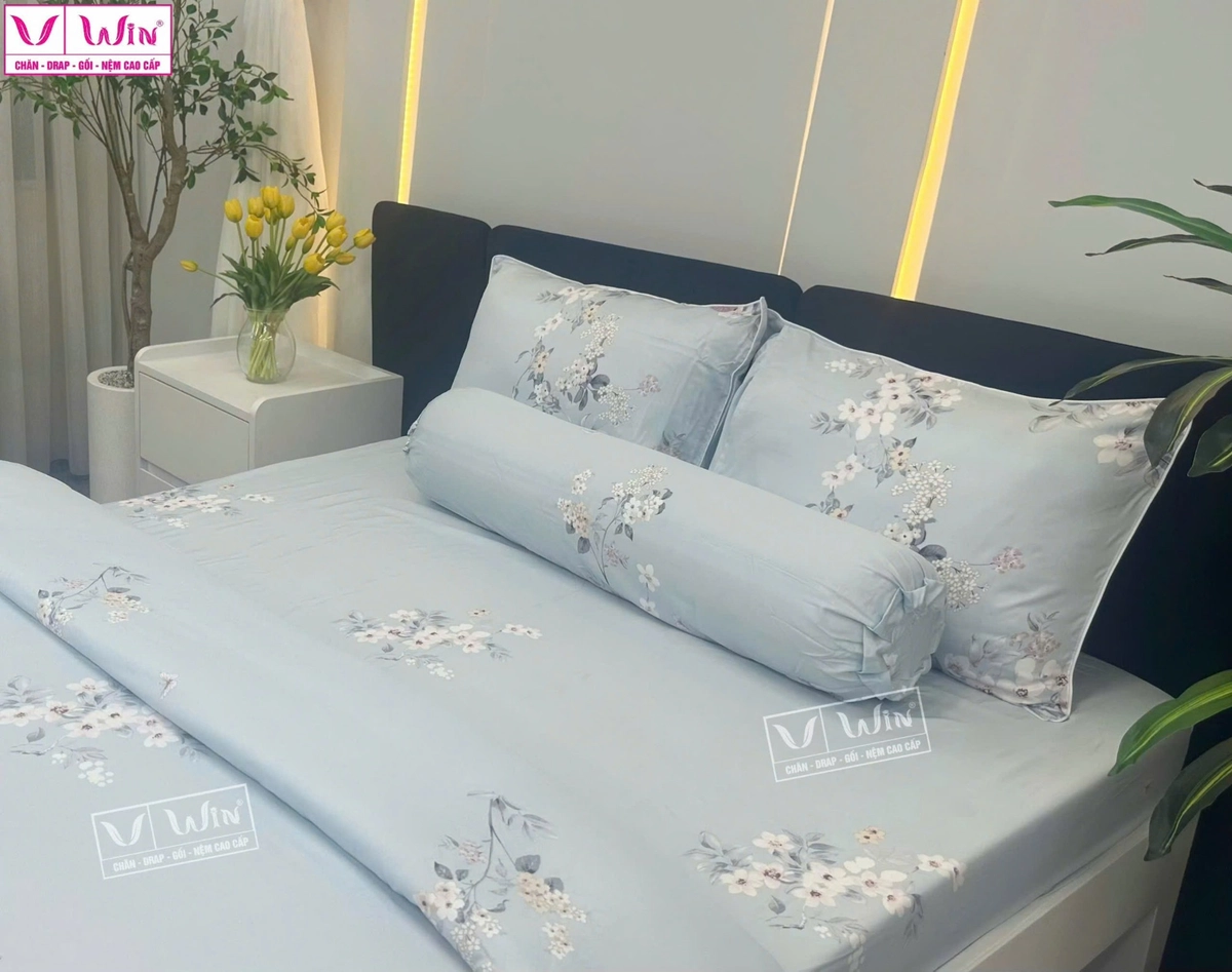 Cửa hàng Việt Thắng trưng bày bộ chăn ga