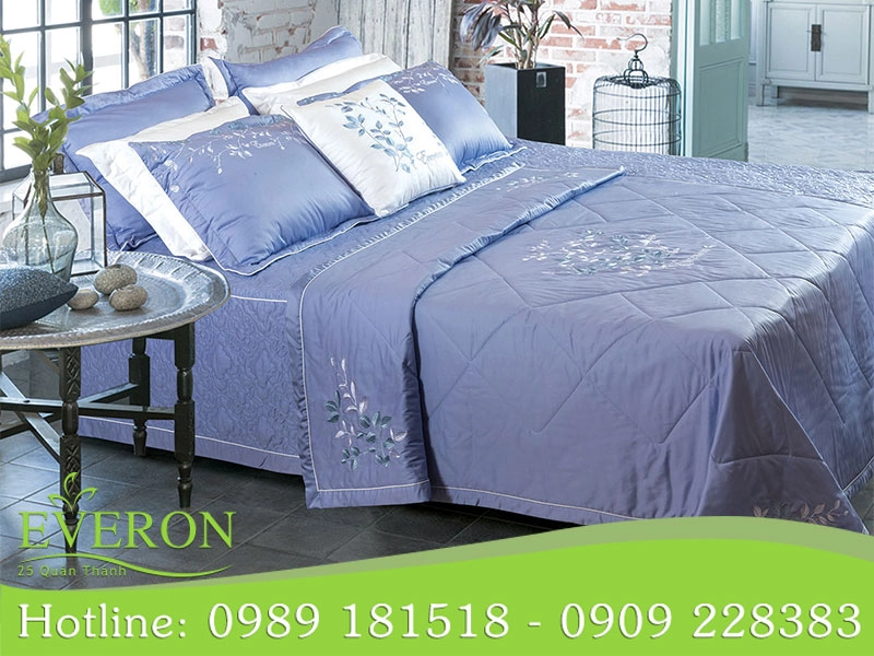 Đệm Everon 2mx2m đặt trong phòng ngủ rộng