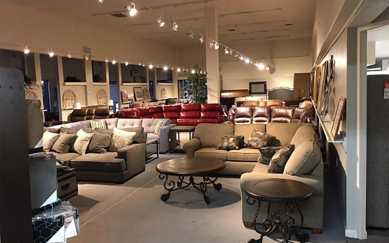 Đệm Everon bày trong showroom ánh sáng ấm áp