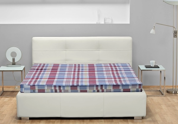 đệm ghế bông ép Liên Á trên ghế gỗ