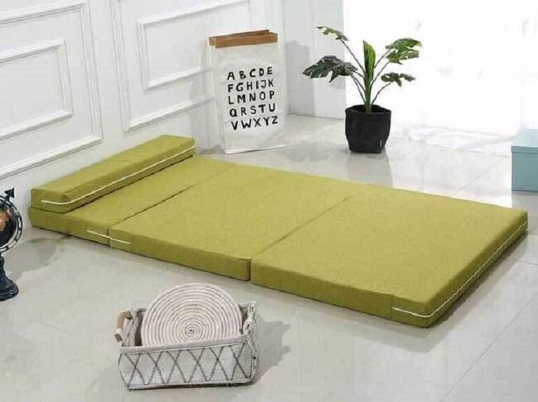 đệm văn phòng gấp ba bỏ gọn vào ngăn tủ