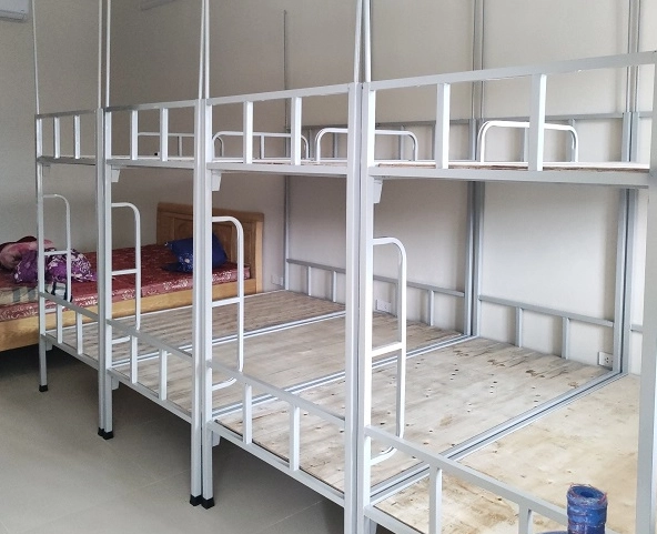 đo giường tầng ký túc xá trước khi mua nệm
