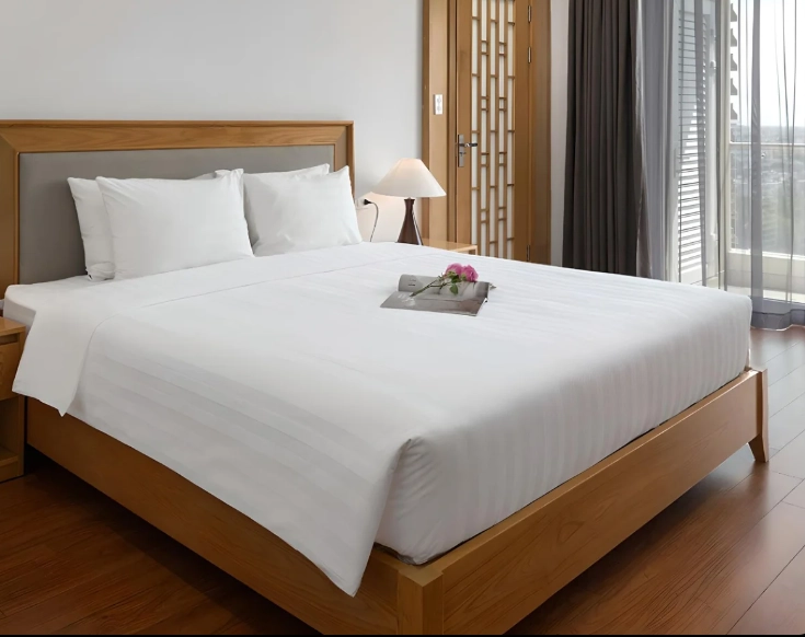 ga trắng sọc jacquard 3cm trong phòng suite