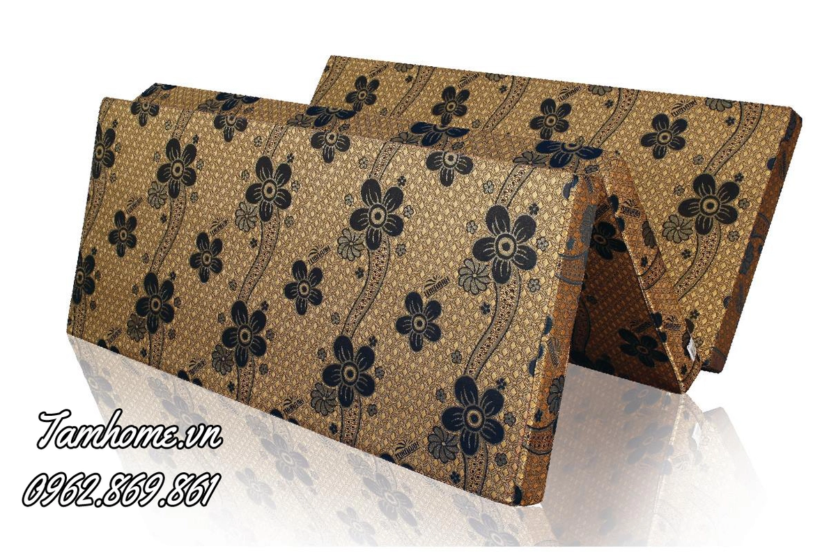 gia đình trẻ nhỏ ngủ trên đệm bông ép ấm cúng