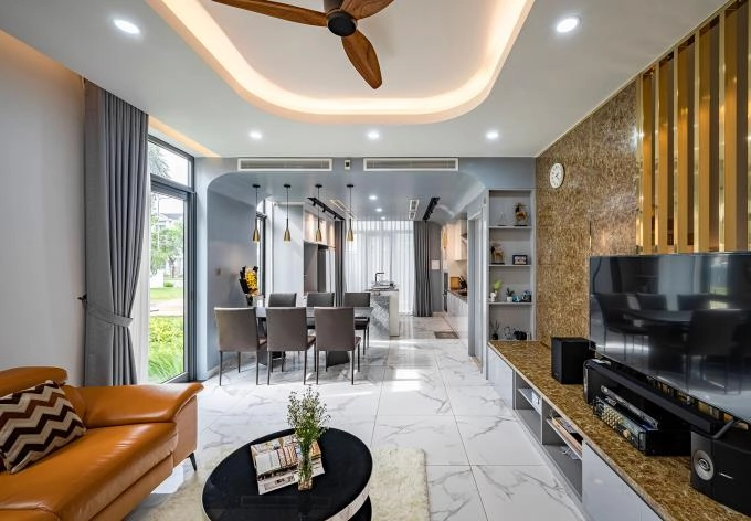 gia đình trẻ thư giãn trên nệm Elan