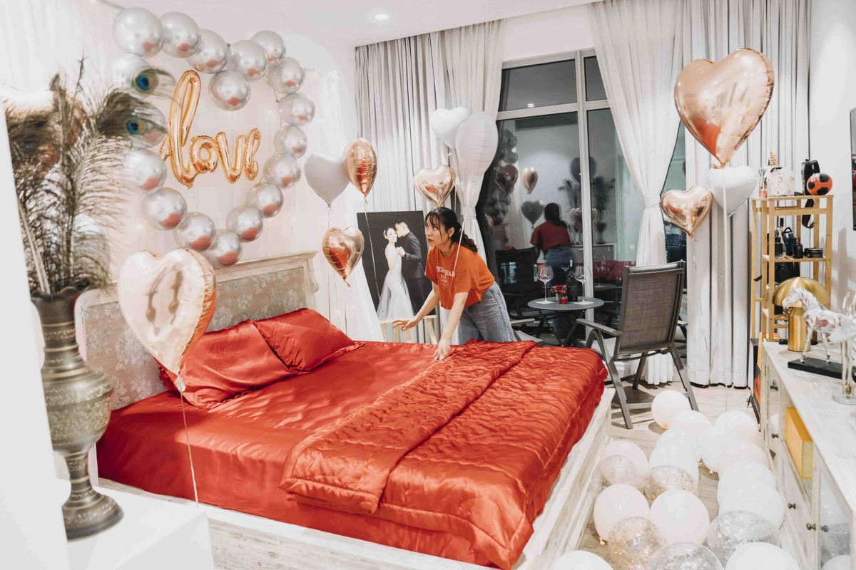 giường tân hôn hoàn thiện tông kem vàng ấm