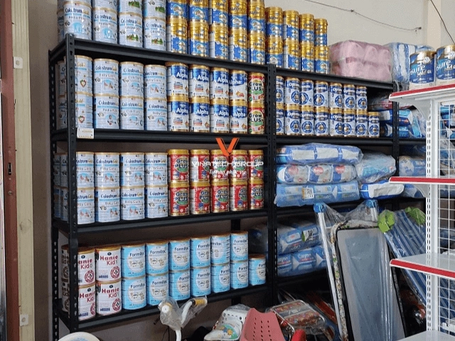 kệ trưng bày đệm ngồi nhiều mức giá