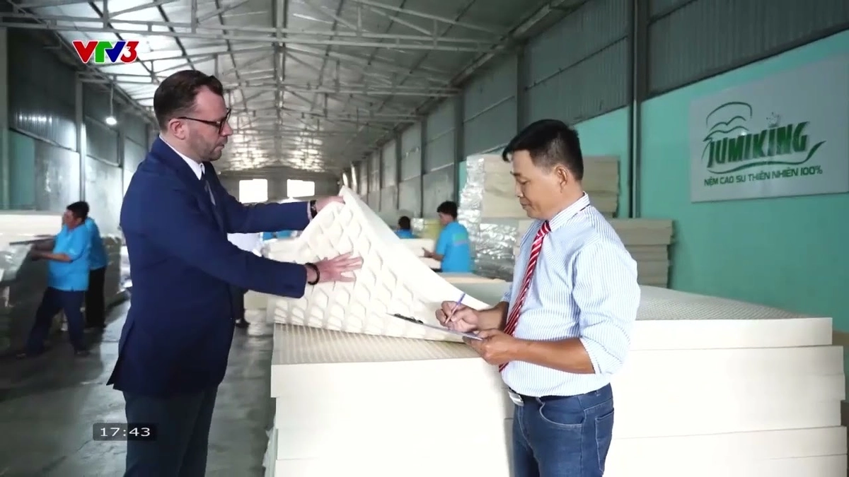 Khách hàng đặt câu hỏi về nệm Tatana