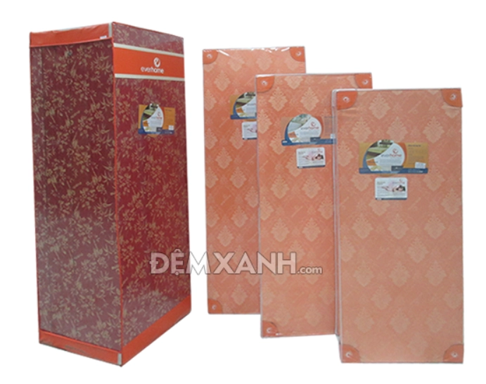 Khách hàng trải nghiệm nằm thử đệm Everhome