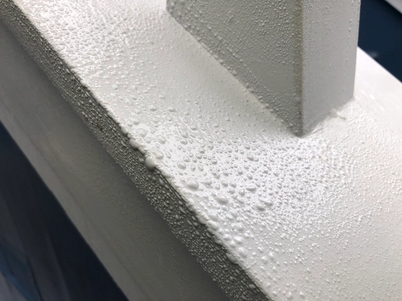 Lau khô nước đổ trên bề mặt ga Hanvico