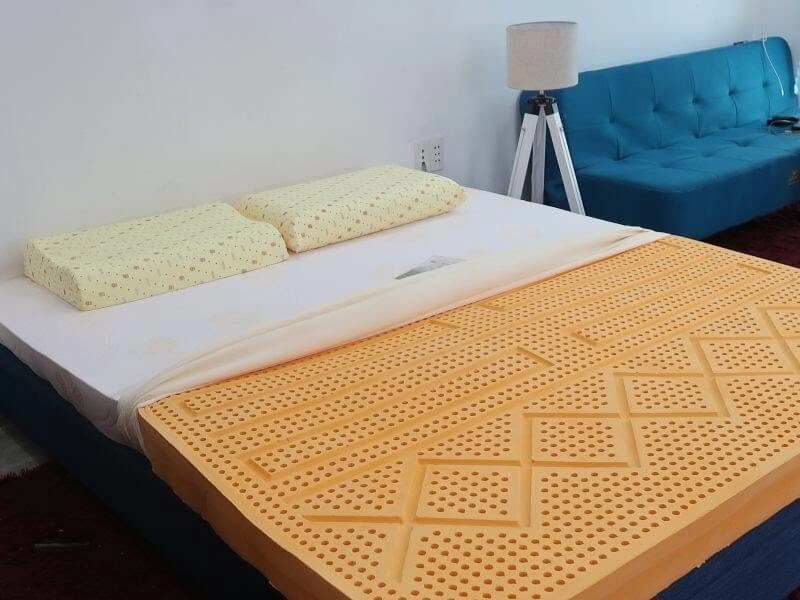 Lỗ thoáng khí nệm cao su Vạn Thành hai mặt