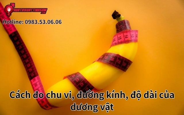 mẹ đo chu vi cũi bằng thước dây mềm