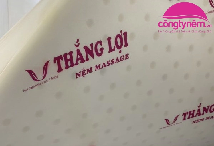 nệm foam Thắng Lợi ôm sát đường cong cơ thể