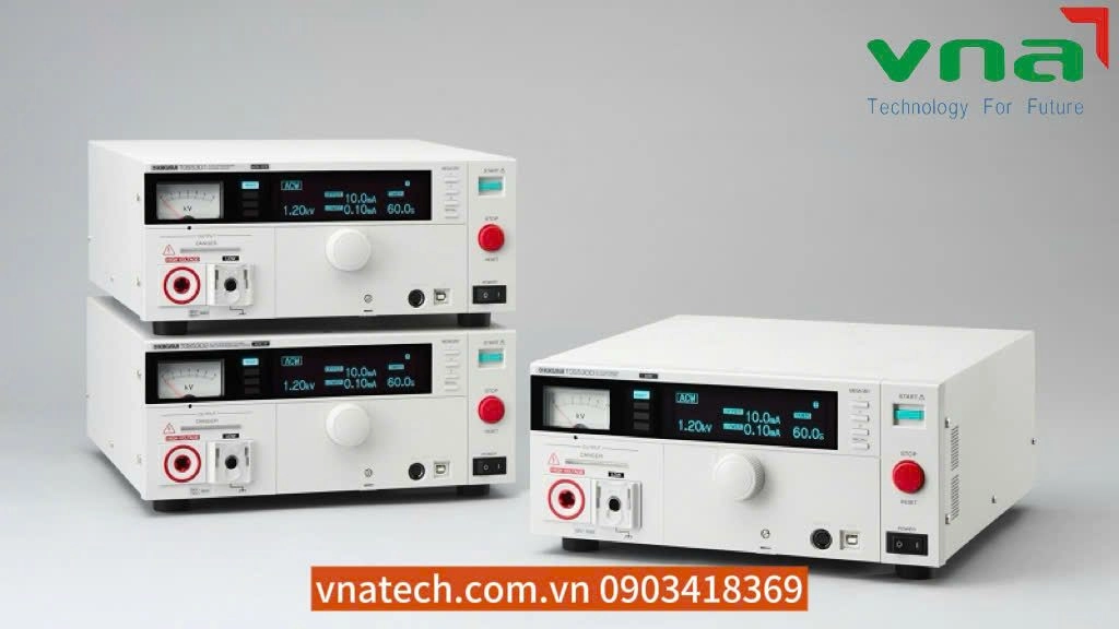 người kiểm tra độ cứng đệm Everhome tại showroom
