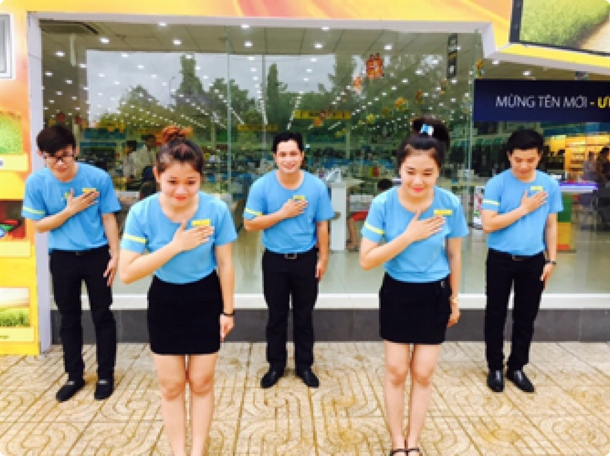 nhân viên Edena hỗ trợ đổi trả thân thiện