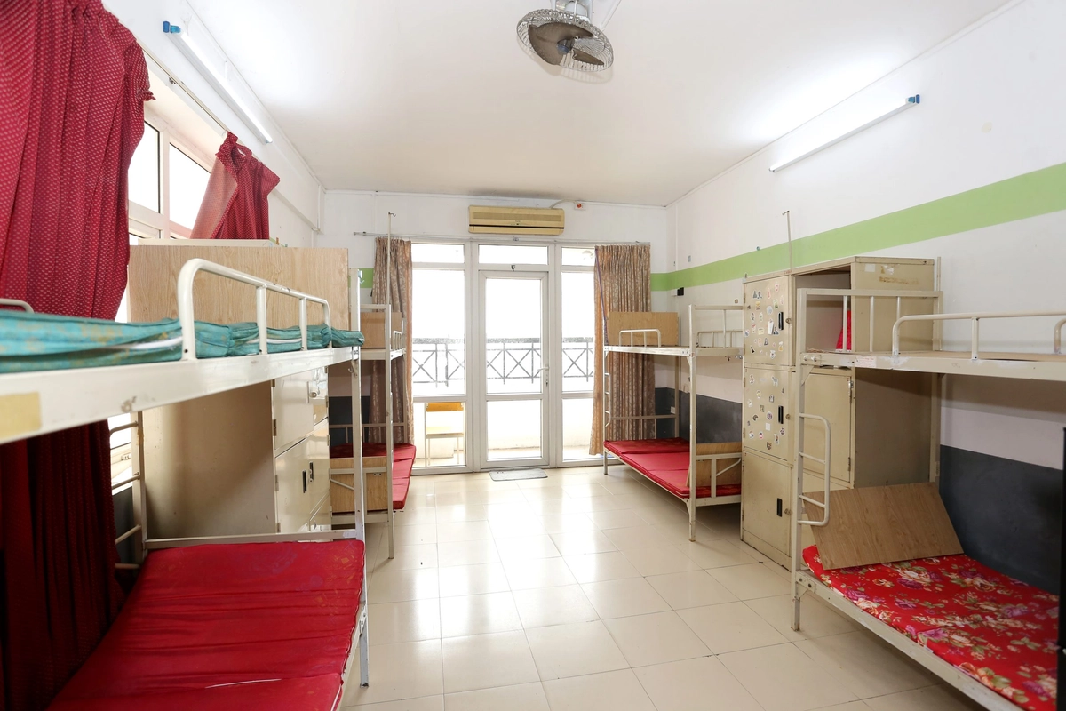 sinh viên chọn nệm Liên Á trong ký túc xá