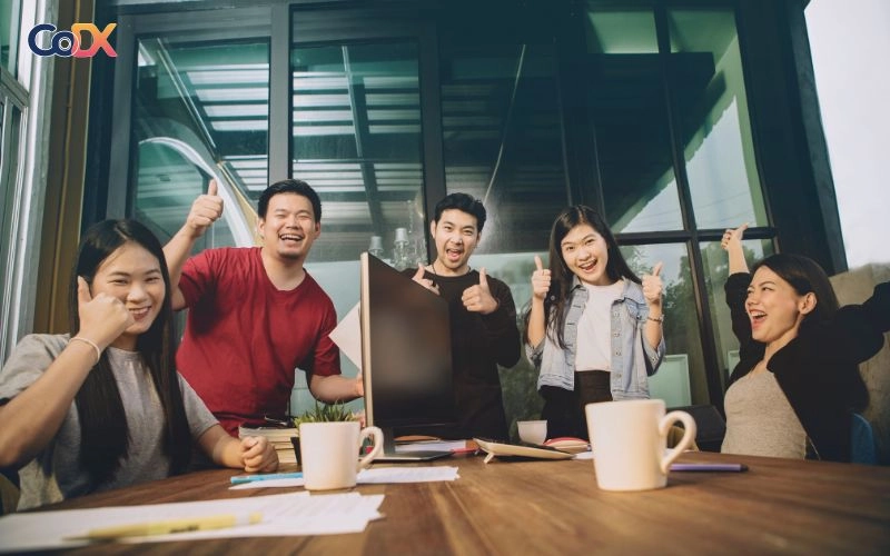 sinh viên hài lòng sau khi nhận nệm mới