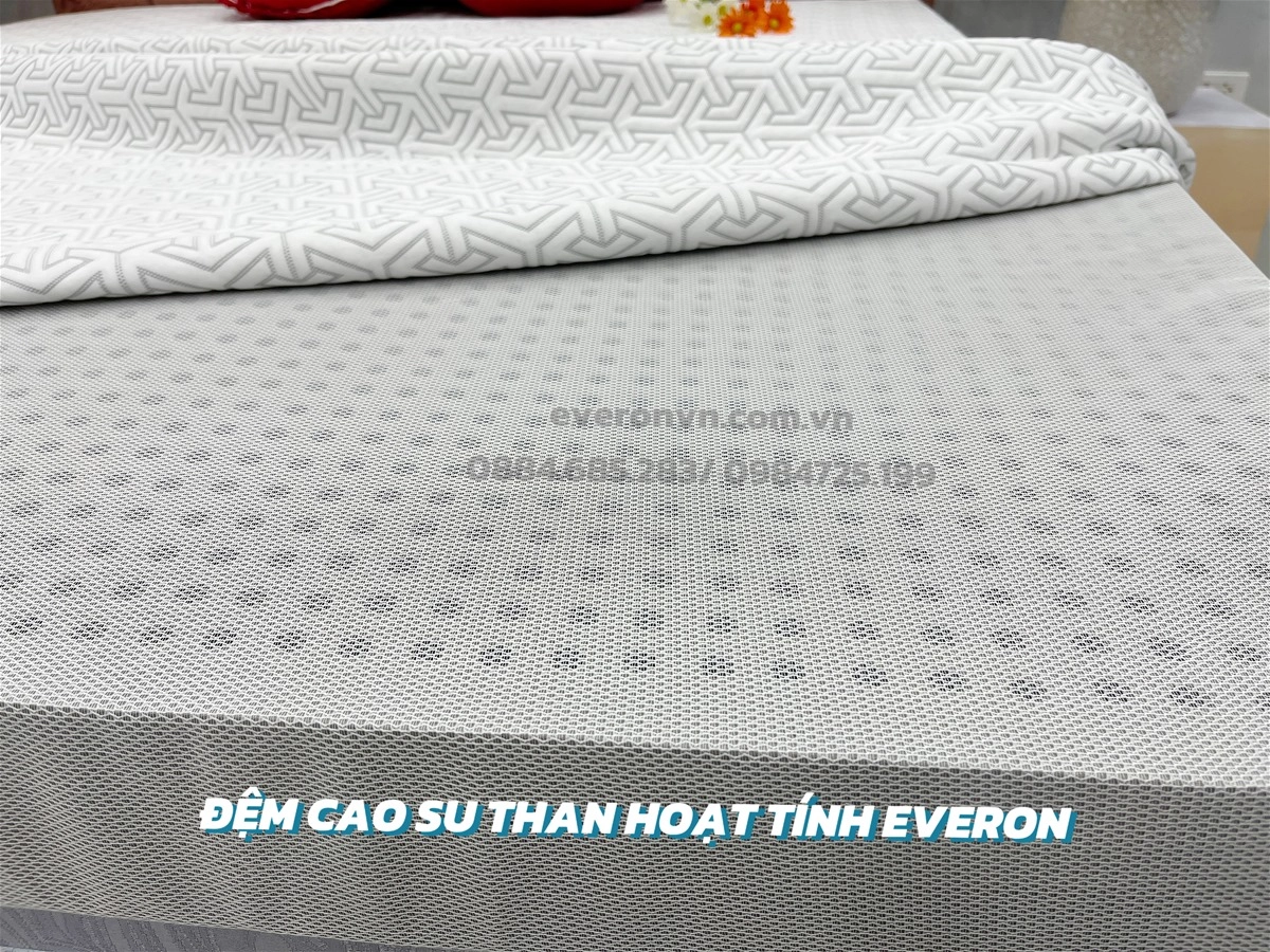 so sánh Everon Ceramic và Aroma Ceramic trên quầy
