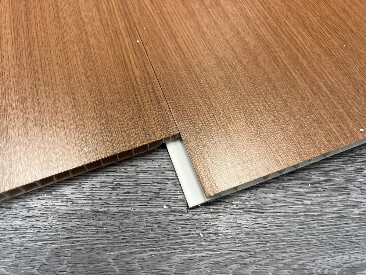 So sánh TPU Hanvico và tấm PVC truyền thống