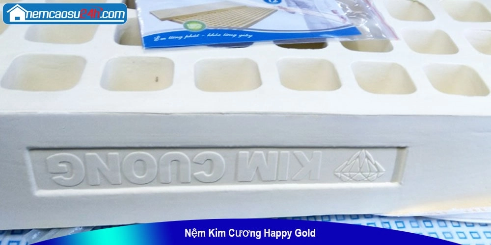 tem bảo hành và nhãn nệm Kim Cương trên sản phẩm