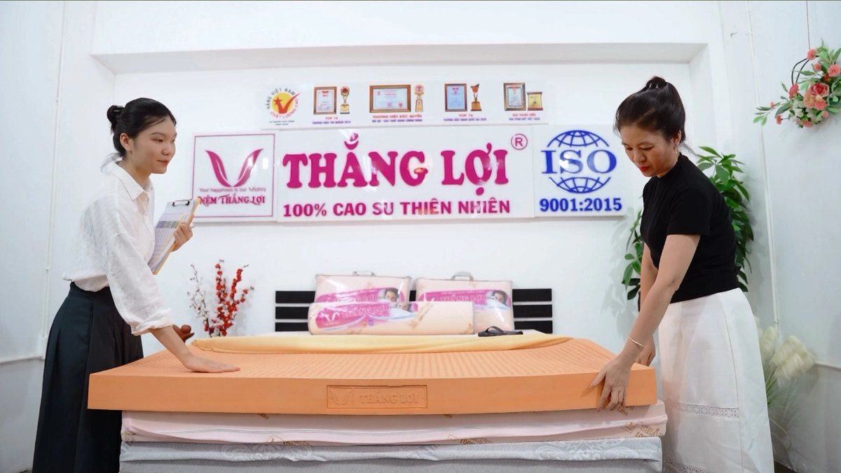 tem chống giả và logo dập nệm Thắng Lợi Gold Latex