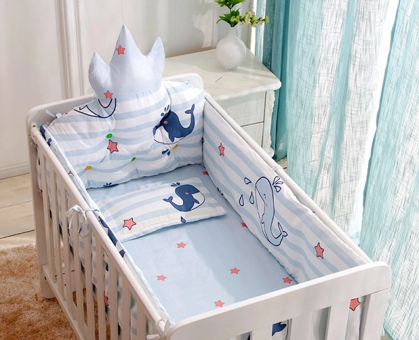 thay đệm quây cũi bằng lưới khi bé lớn