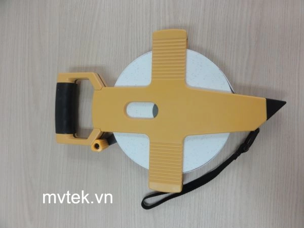 Thước dây đo đệm và ga bọc Everon trên giường