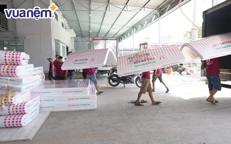 trải nghiệm nằm thử Wonderfoam Thắng Lợi tại cửa hàng