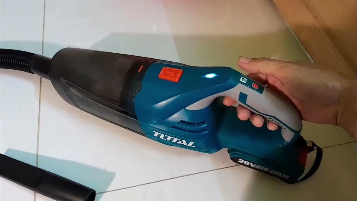 vệ sinh áo nệm Dunlopillo bằng máy hút cầm tay
