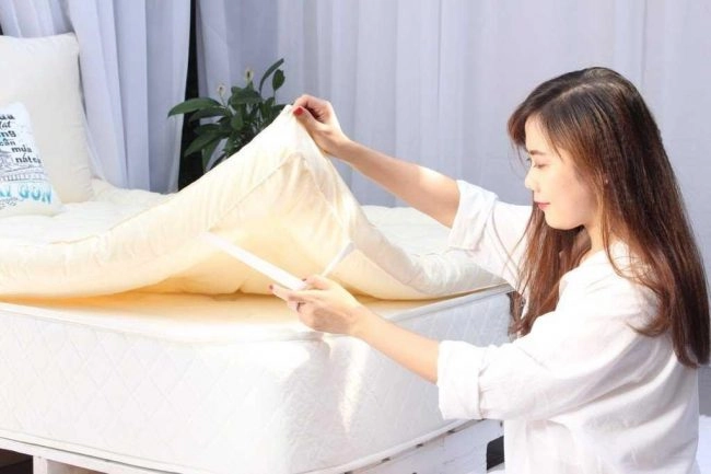 vệ sinh và lật xoay nệm cao su gummi classic tại nhà