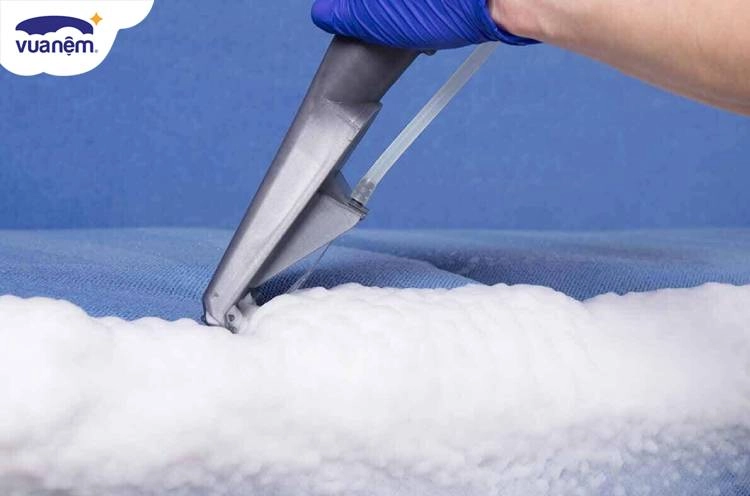 vệ sinh vỏ nệm Aeroflow Standard bằng máy hút