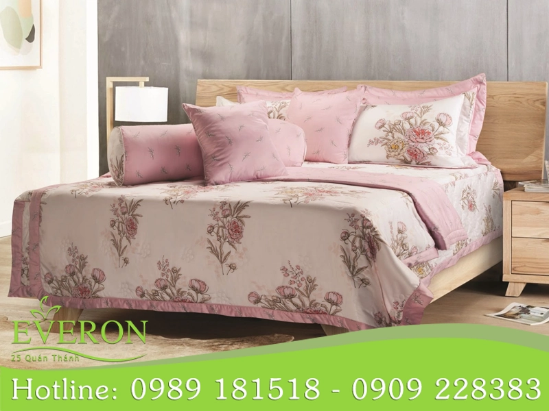 Bảng treo giá đệm cao su Kim Đan tại showroom
